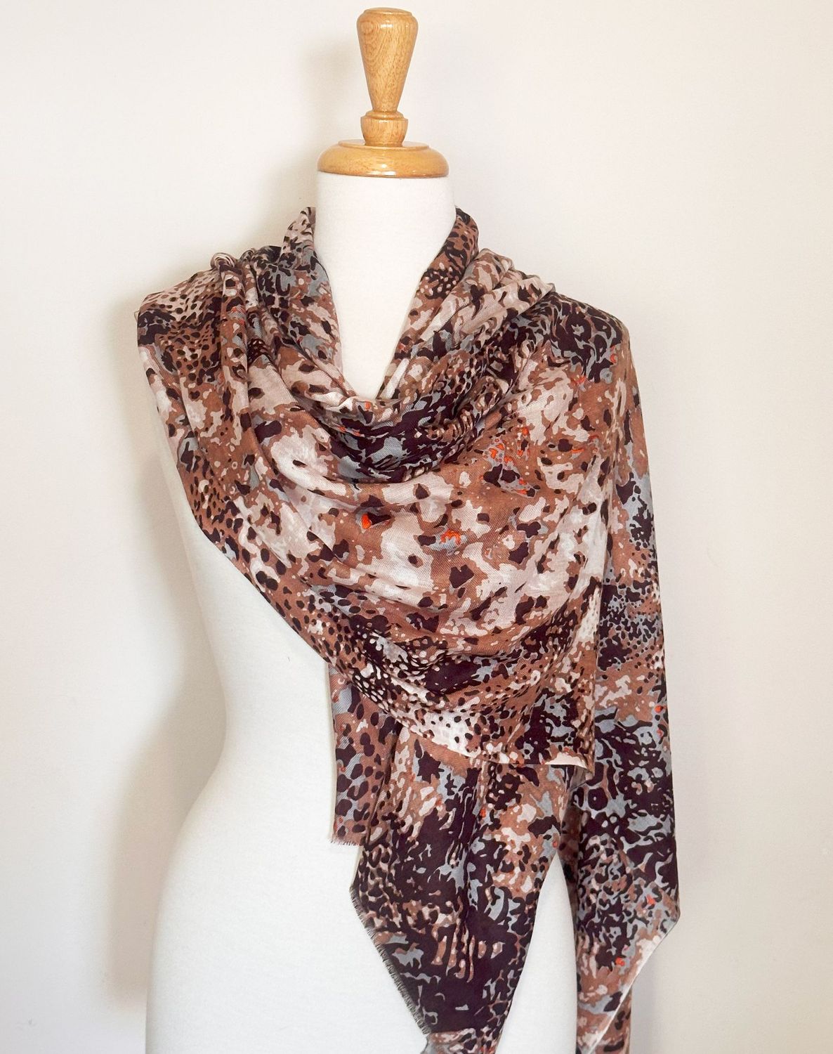 Dlux Ash Scarf Chocolate