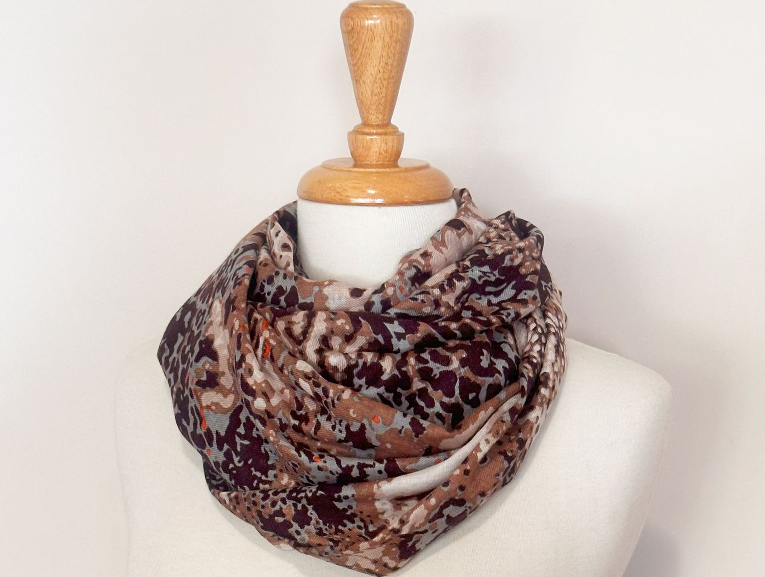 Dlux Ash Scarf Chocolate