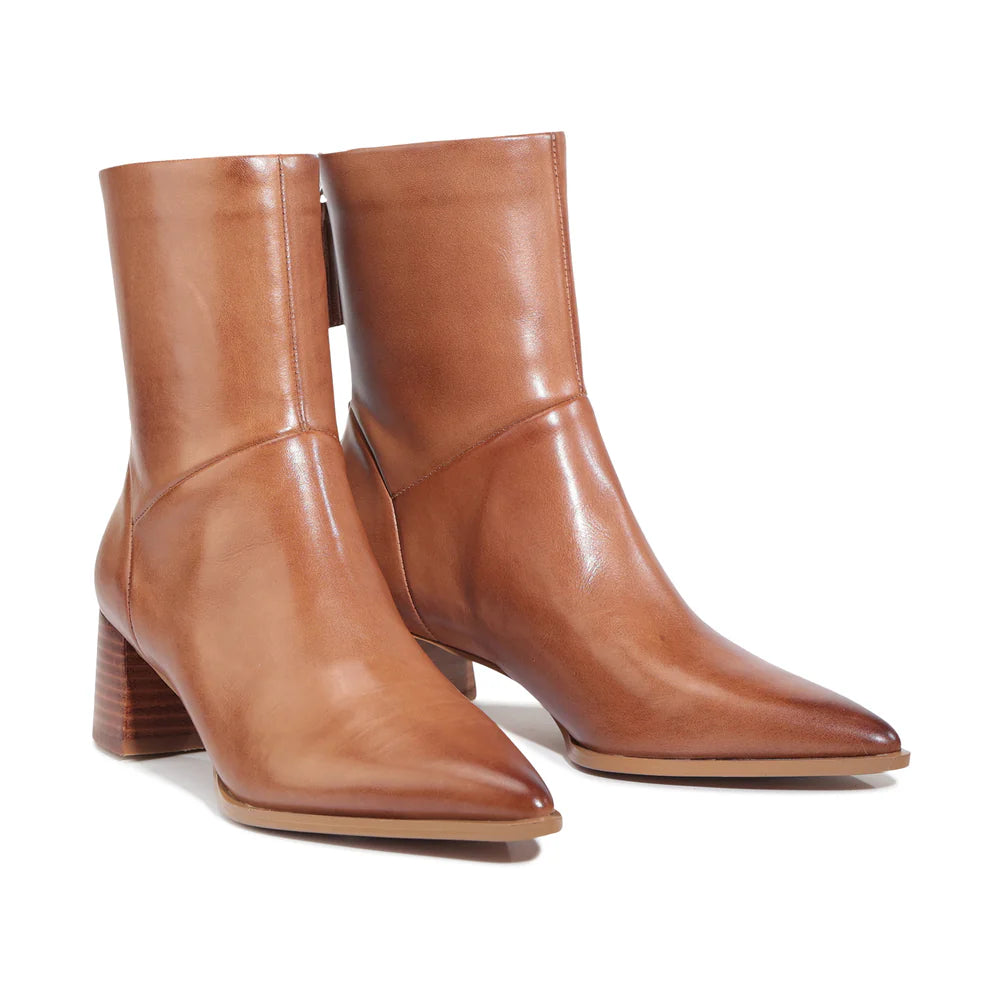 EOS Auroa Pecan Leather