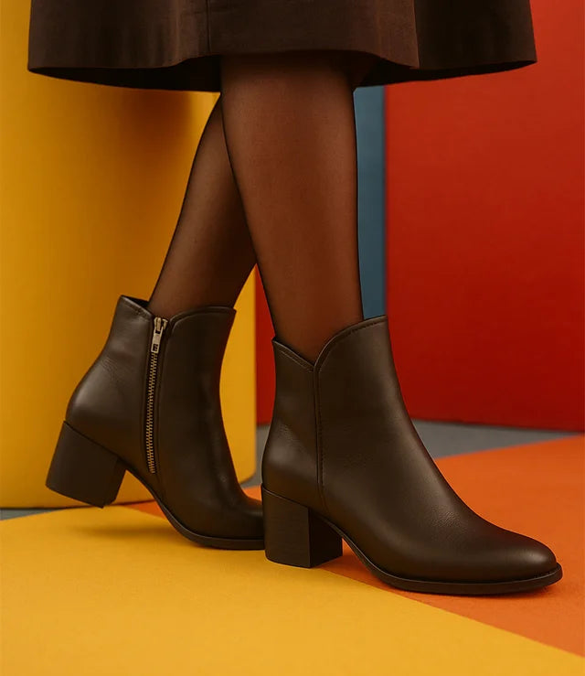 Django & Juliette Mockas Black