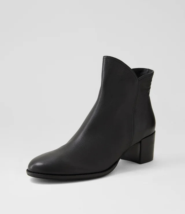 Django & Juliette Mockas Black
