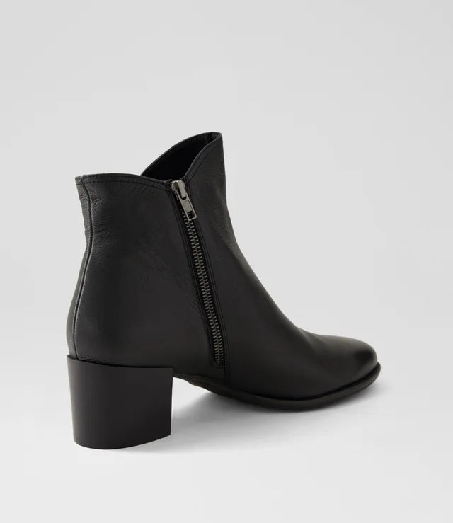 Django & Juliette Mockas Black