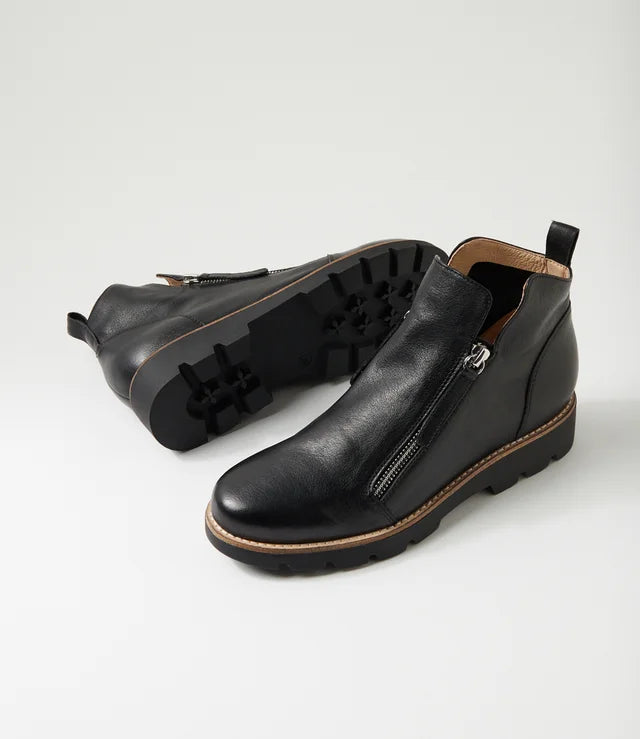 Django & Juliette Dottiz Black