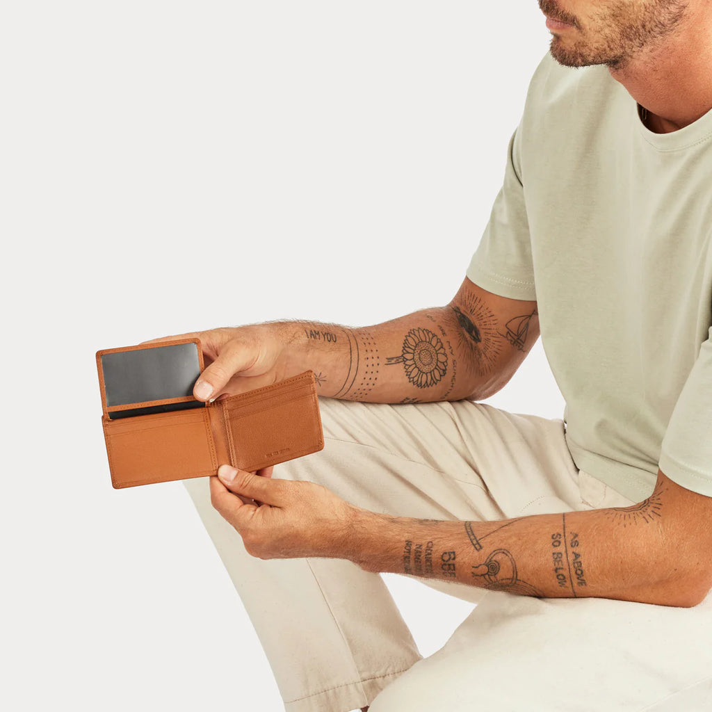 Status Anxiety Jonah Wallet Camel