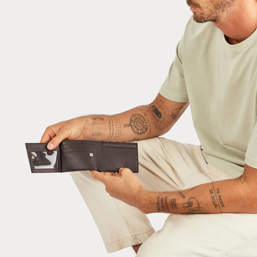 Status Anxiety Noah Wallet Chocolate