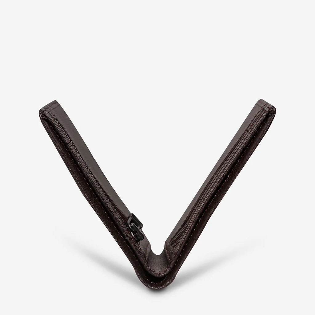 Status Anxiety Otis Wallet Chocolate